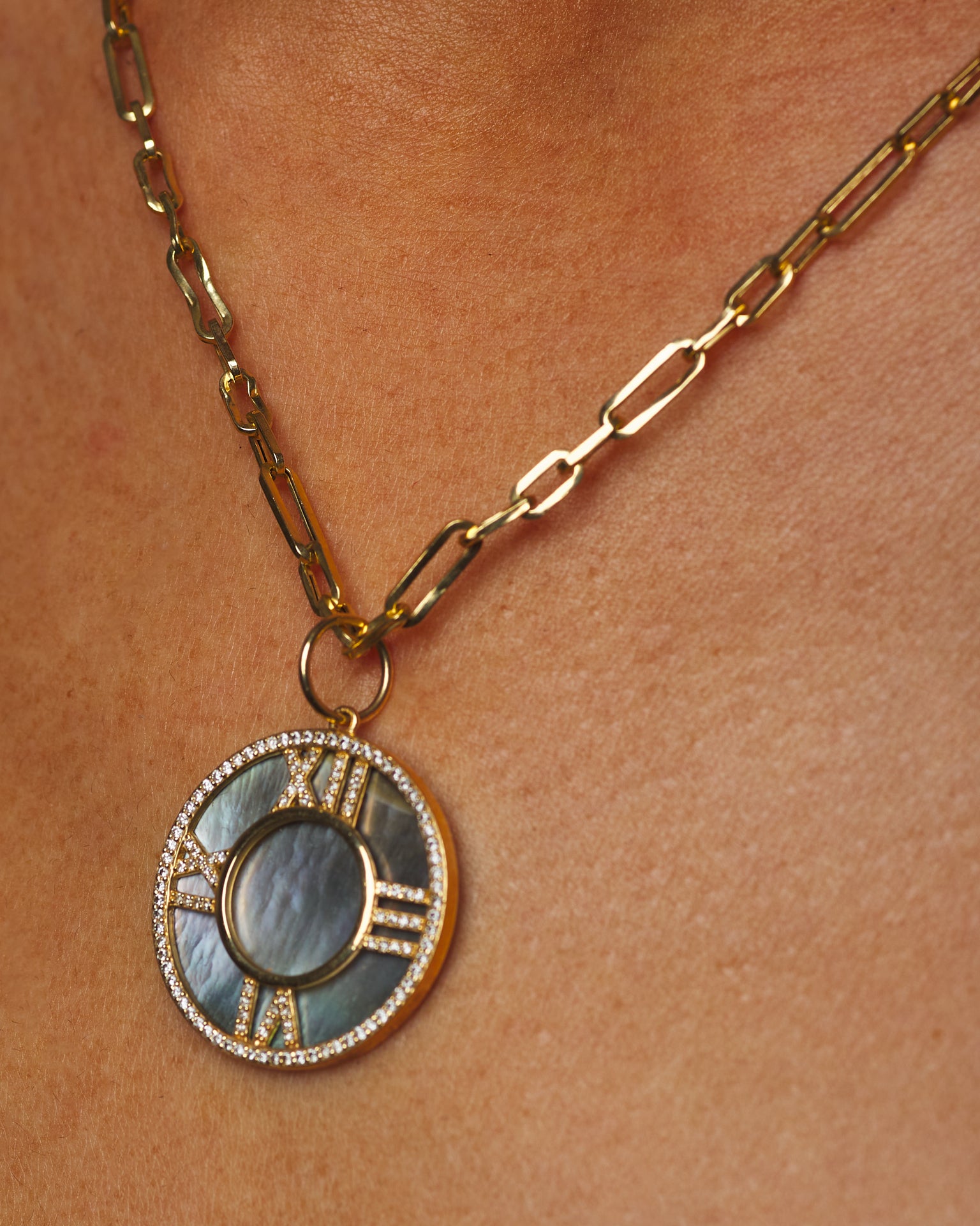 Lileth - Roman Pendant 14K Necklace